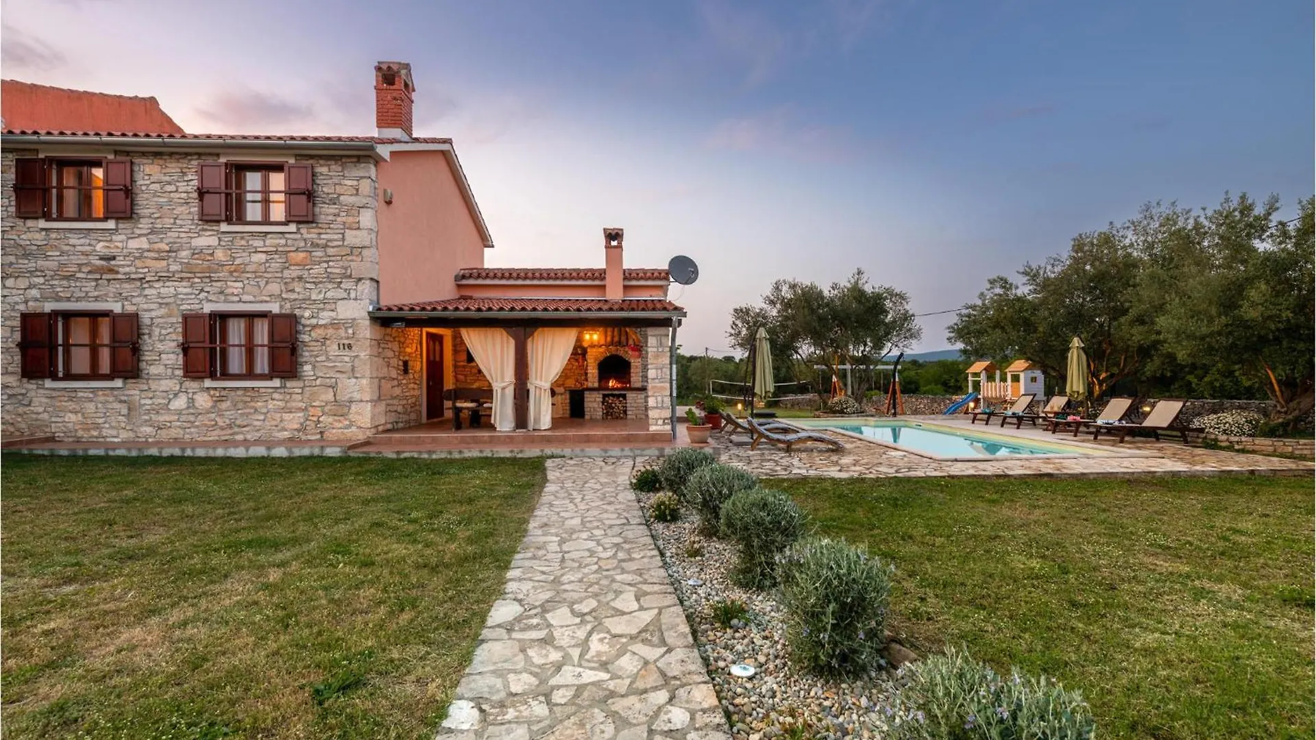 3 Bedroom Stunning Home In Krnica 0*,