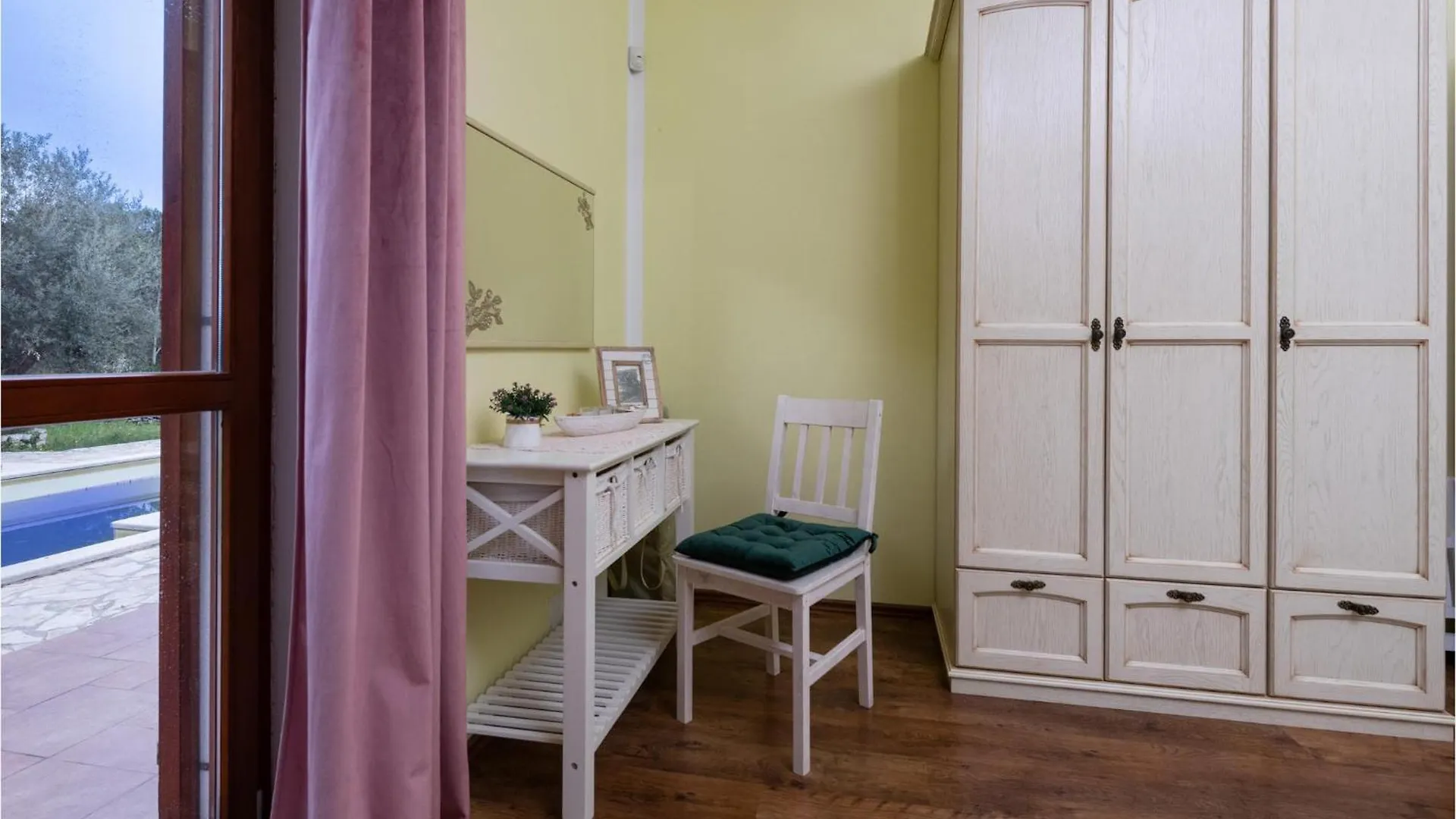3 Bedroom Stunning Home In Krnica Holiday home