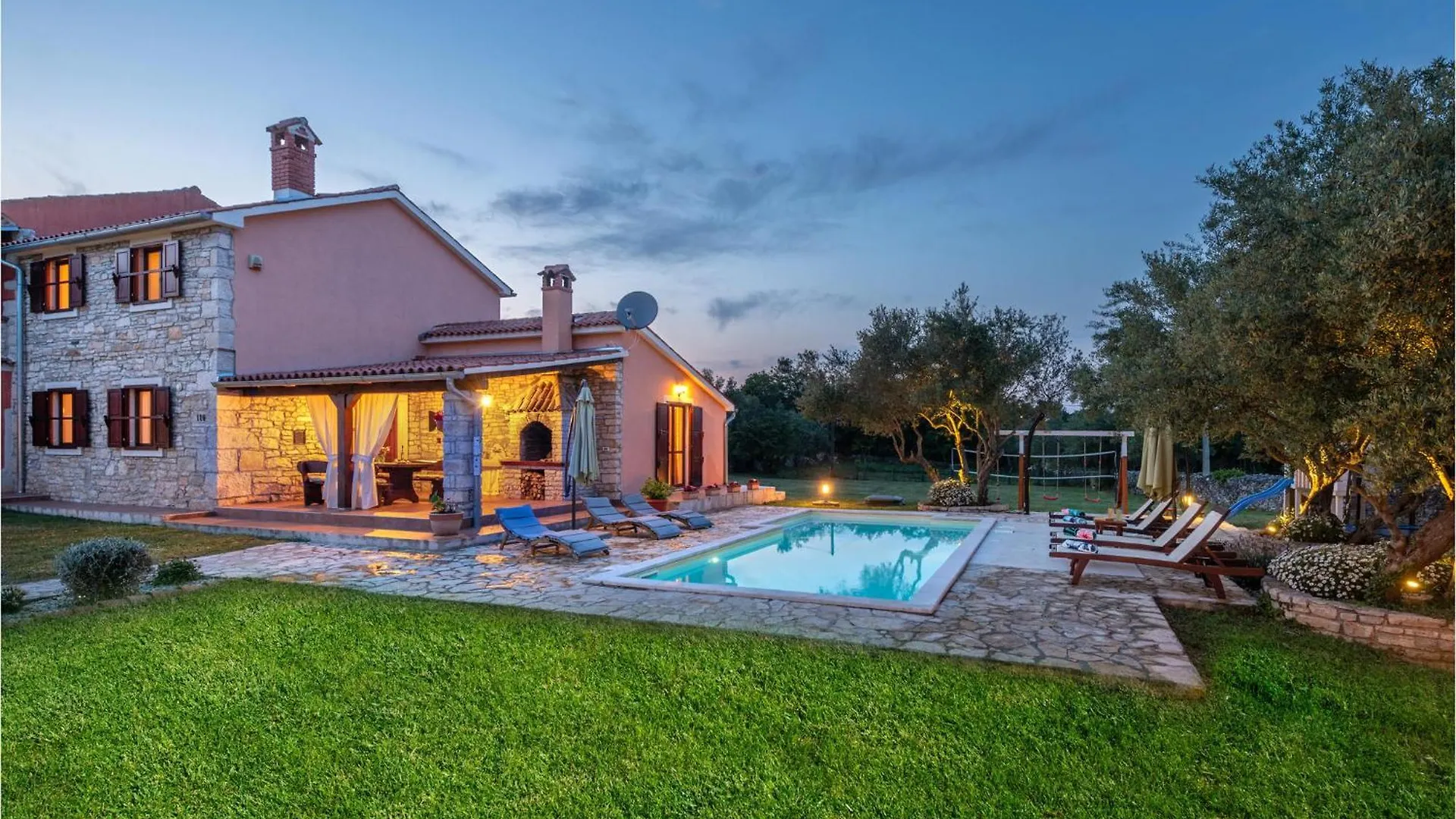 3 Bedroom Stunning Home In Krnica Holiday home